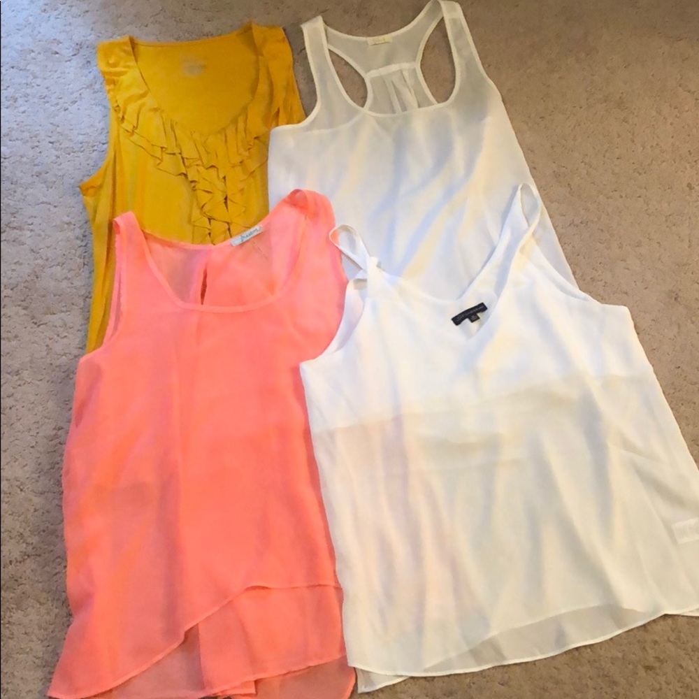 Bundle of womens tanks